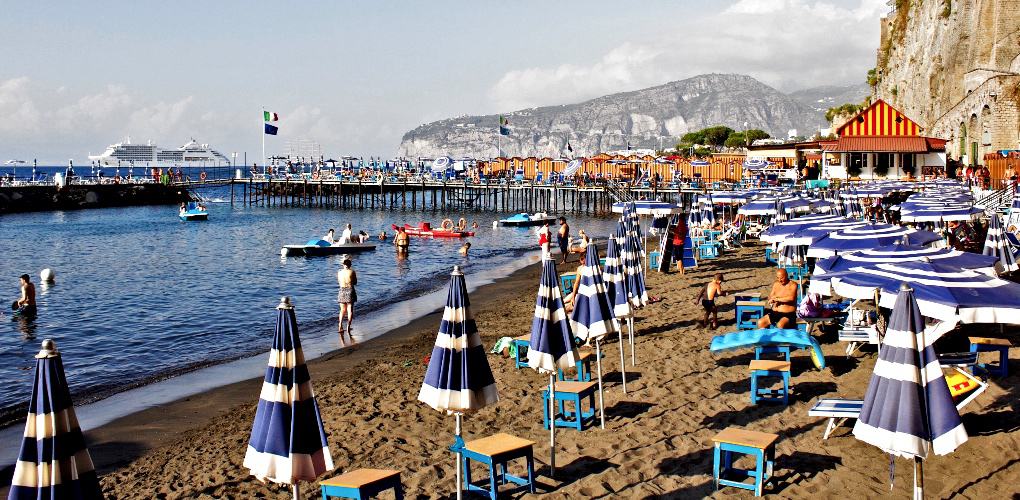Sorrento Beach Clubs - The Dirty Passport