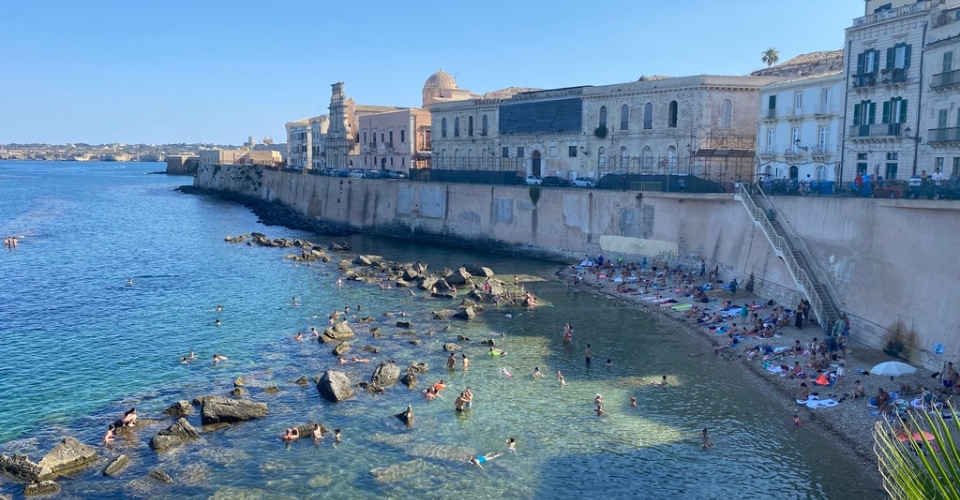 Walking tour of ortigia